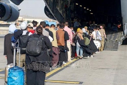 Tình hình Afghanistan: Hàn Quốc, UAE gấp rút hỗ trợ việc sơ tán