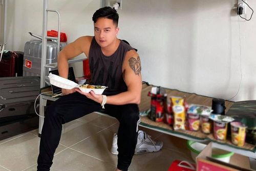 Cao Thái Sơn chia sẻ ngày đầu trong khu cách ly, khoe 'cơm rau đạm bạc' mà bao người ao ước