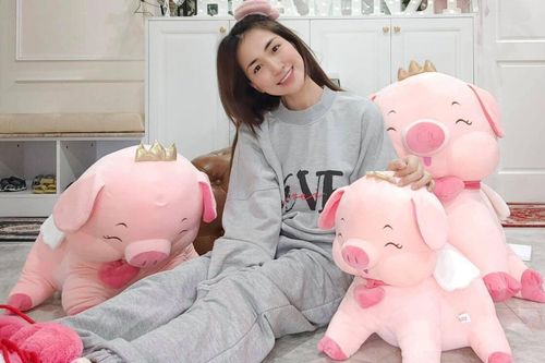 Nhận nuôi 100 trẻ em, Hòa Minzy không giấu sự vui mừng khi báo tin giữa mùa dịch