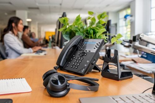 Tai nghe Voyager 4300 UC giúp kết nối và làm việc hiệu quả