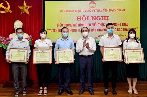 Biểu dương mô hình tự quản tiêu biểu ở khu dân cư thực hiện phong trào 'Tuyên Quang chung tay xử lý rác thải và chống rác thải nhựa'