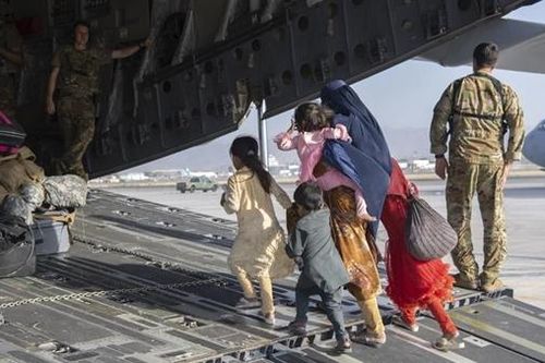 Hàng nghìn người Mỹ vẫn mắc kẹt tại Afghanistan