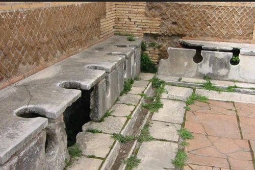 Loạt nhà vệ sinh khiến nhiều người thà cắn răng nhịn chứ nhất quyết không dùng
