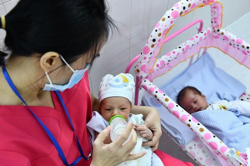 Gần 200 bé sơ sinh của sản phụ F0 tại TP.HCM được tặng sữa