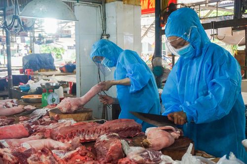 Các chợ ở Đà Nẵng 'cháy hàng' trong ngày đầu mở bán lại