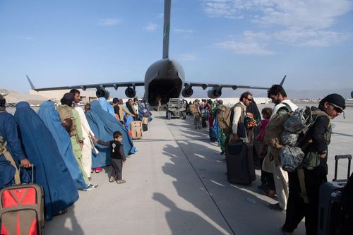 Nhiều nước kết thúc sơ tán người khỏi Afghanistan sau vụ đánh bom