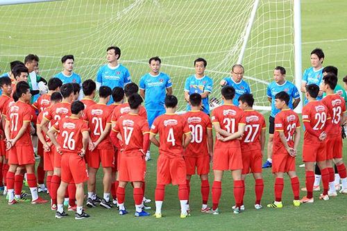 Đội tuyển Việt Nam lên đường với nỗi lo chấn thương