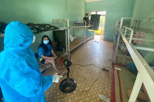 Khẩn trương chuyển giao các khu cách ly trường học cho ngành giáo dục