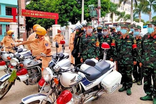 Màu xanh áo lính trong vùng dịch Phù Yên