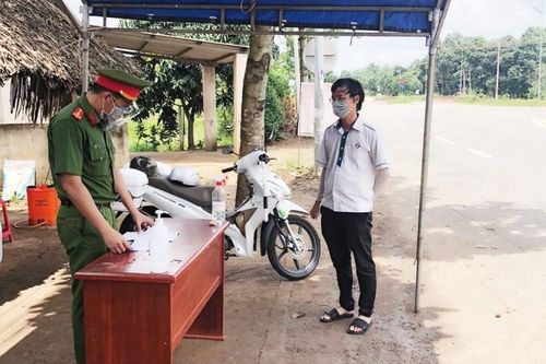 Đề nghị đình chỉ công tác cán bộ y tế vi phạm phòng dịch