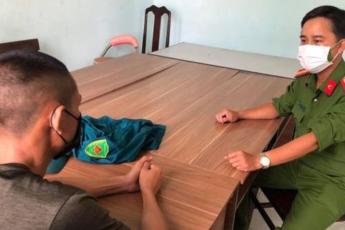 Xử lý một nam thanh niên giả dân quân tự vệ ra đường trong thời điểm giãn các xã hội