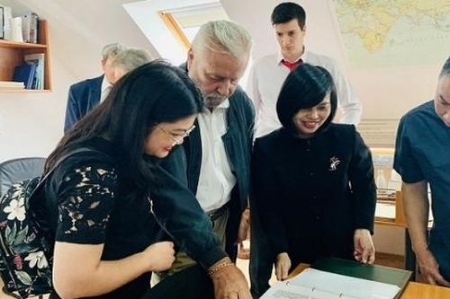 Việt Nam-Hungary: Tình cảm đáng quý trong thời kỳ dịch bệnh Covid-19