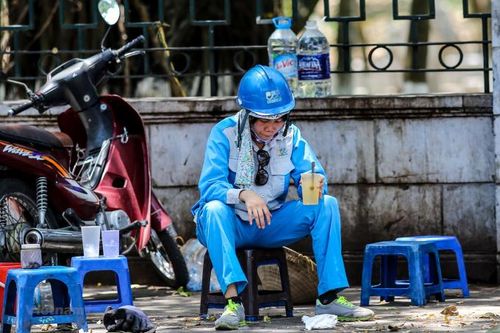 Giữ chân người lao động ở thành phố, tiền chưa phải là tất cả