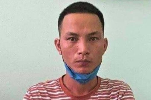 Thanh niên giật điện thoại, cầm dao thách thức công an