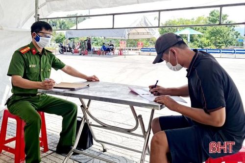 Lợi dụng xe 'luồng xanh' chở người trái phép vào vùng cách ly y tế TX Hồng Lĩnh