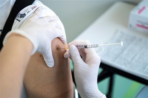 EU cảnh báo rủi ro pháp lý về mũi vaccine tăng cường