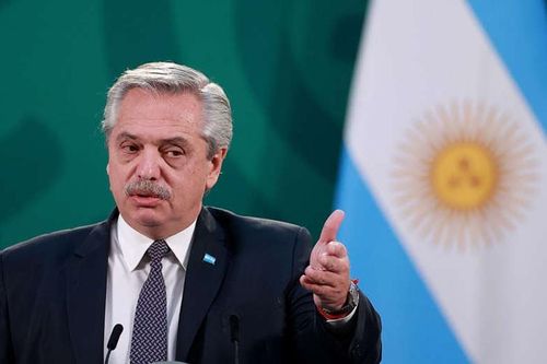 Tổng thống Argentina tự nguyên quyên góp tiền lương sau bê bối mở tiệc