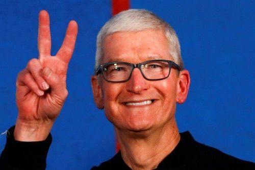 Tim Cook nhận 'mưa tiền thưởng' 750 triệu USD sau 10 năm chèo lái Apple