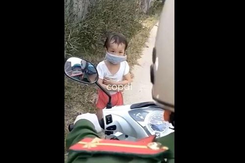 Bé gái ra đường chơi bị tổ tuần tra phát hiện, mếu máo 'khai báo' thành thật khiến dân mạng thích thú