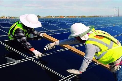 Nhân sự ngành năng lượng gặp khó khi cạnh tranh với ứng viên nước ngoài