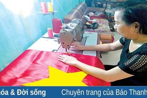Chuyện về người phụ nữ hơn 40 năm may cờ Tổ quốc