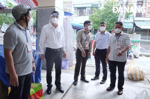 Huy động lực lượng giúp dân khi mở lại chợ truyền thống