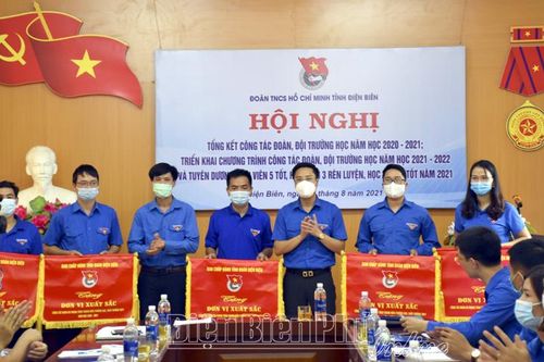 Tiếp tục đẩy mạnh phong trào Đoàn, Đội trong trường học