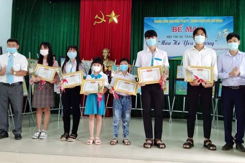 Trao giải hội thi vẽ tranh 'Mùa hè yêu thương'