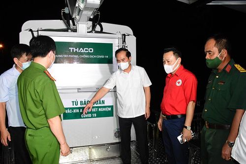 Đồng chí Hoàng Việt Phương, Phó Chủ tịch UBND tỉnh kiểm tra khu cách ly tập trung của tỉnh