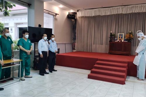 Nam điều dưỡng lập bàn thờ vái vọng cha từ tâm dịch