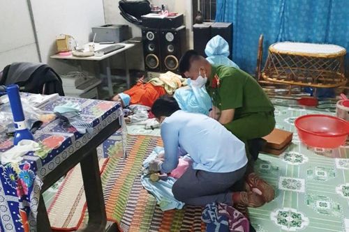 Cảnh sát khu vực đội mưa vượt 8km đường rừng trong đêm hỗ trợ sản phụ sinh con