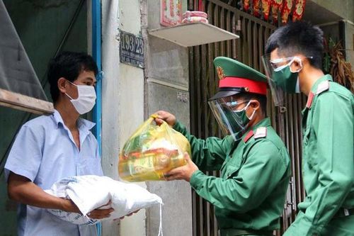 Ấm tình quân dân trong đại dịch