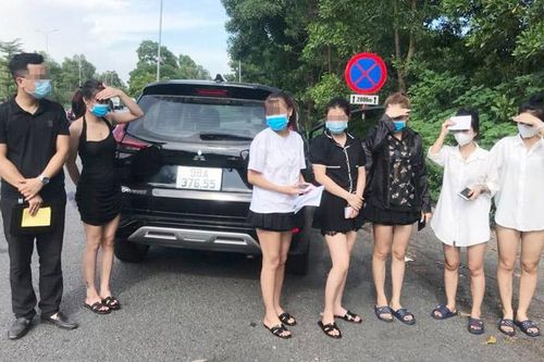 Kiểm soát Covid-19 phát hiện ô tô chở 6 người có giấy đi đường giả