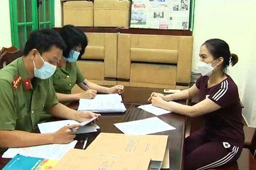Khởi tố chuyên viên Tổng cục Đường bộ Việt Nam nhận tiền để cấp thẻ 'luồng xanh'