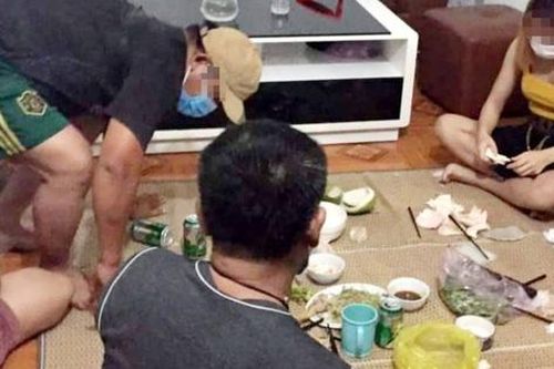 Phạt hành chính 5 người tụ tập ăn nhậu trong khi đang thực hiện Chỉ thị 16