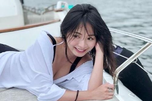 Nữ rapper Hong Kong theo phong cách kẹo ngọt