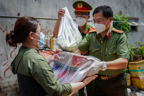 Công nhân TP.HCM: Một bó rau, quả trứng đều là món quà đáng trân trọng