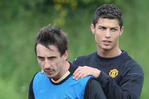 Phản ứng của Neville khi Ronaldo trở lại Man United