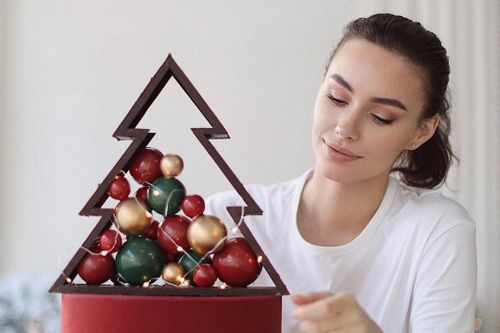 Cô gái nổi tiếng nhờ kỹ năng làm bánh và trào lưu 'ngôi sao đứng lớp'