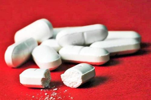 Bé trai bị sốc phản vệ sau khi uống paracetamol