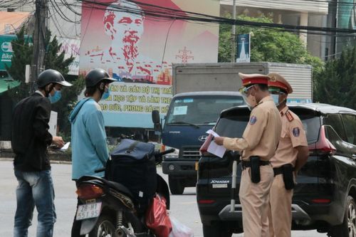 Hà Nội: Xử lý hơn 800 trường hợp vi phạm phòng chống dịch, khống chế thanh niên 9X chống đối