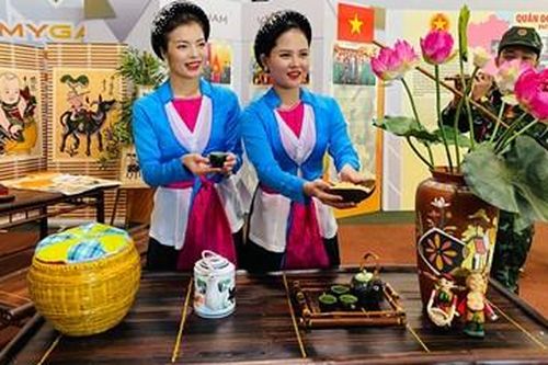 Tiếng hát Bộ đội Cụ Hồ làm rung động trái tim bạn bè quốc tế