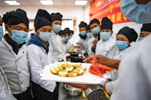 Trung Quốc: Dạy nghề mang lại việc làm cho người trẻ Tây Tạng