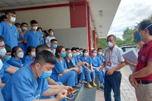 100 bác sĩ nội trú của Đại học Y Hà Nội đến hỗ trợ Bình Dương chống dịch