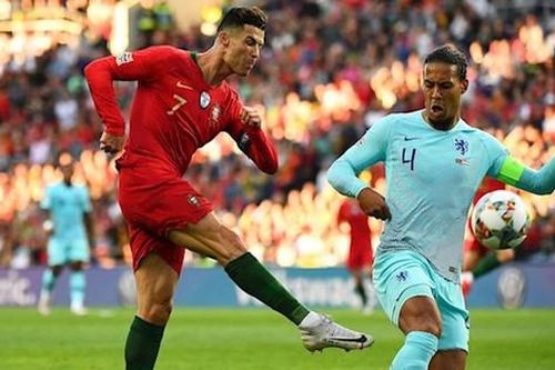 Cựu sao Liverpool tuyên bố Ronaldo 'sẽ bị Van Dijk kèm chết'