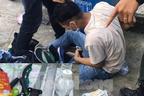 Bắt giữ đối tượng mang mã tấu, ma túy lang thang trong 'vùng đỏ' Bình Dương