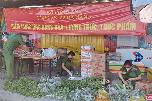 Ngày đầu hoạt động ở các điểm cung ứng thực phẩm do Công an Đà Nẵng đảm nhiệm