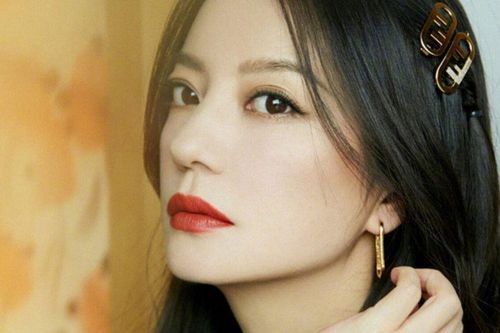 Triệu Vy đứng trước nguy cơ bị phong sát toàn diện, minh tinh Đại Lục lao đao