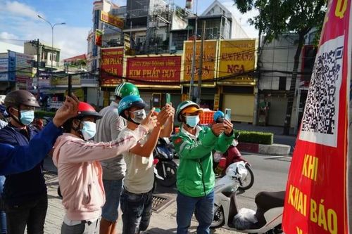 'Hoa mắt ' với ứng dụng khai báo y tế