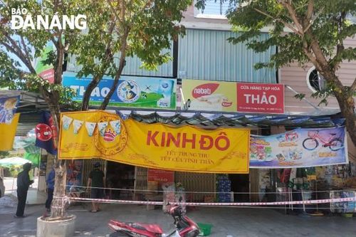Thận trọng mở lại cửa hàng tạp hóa